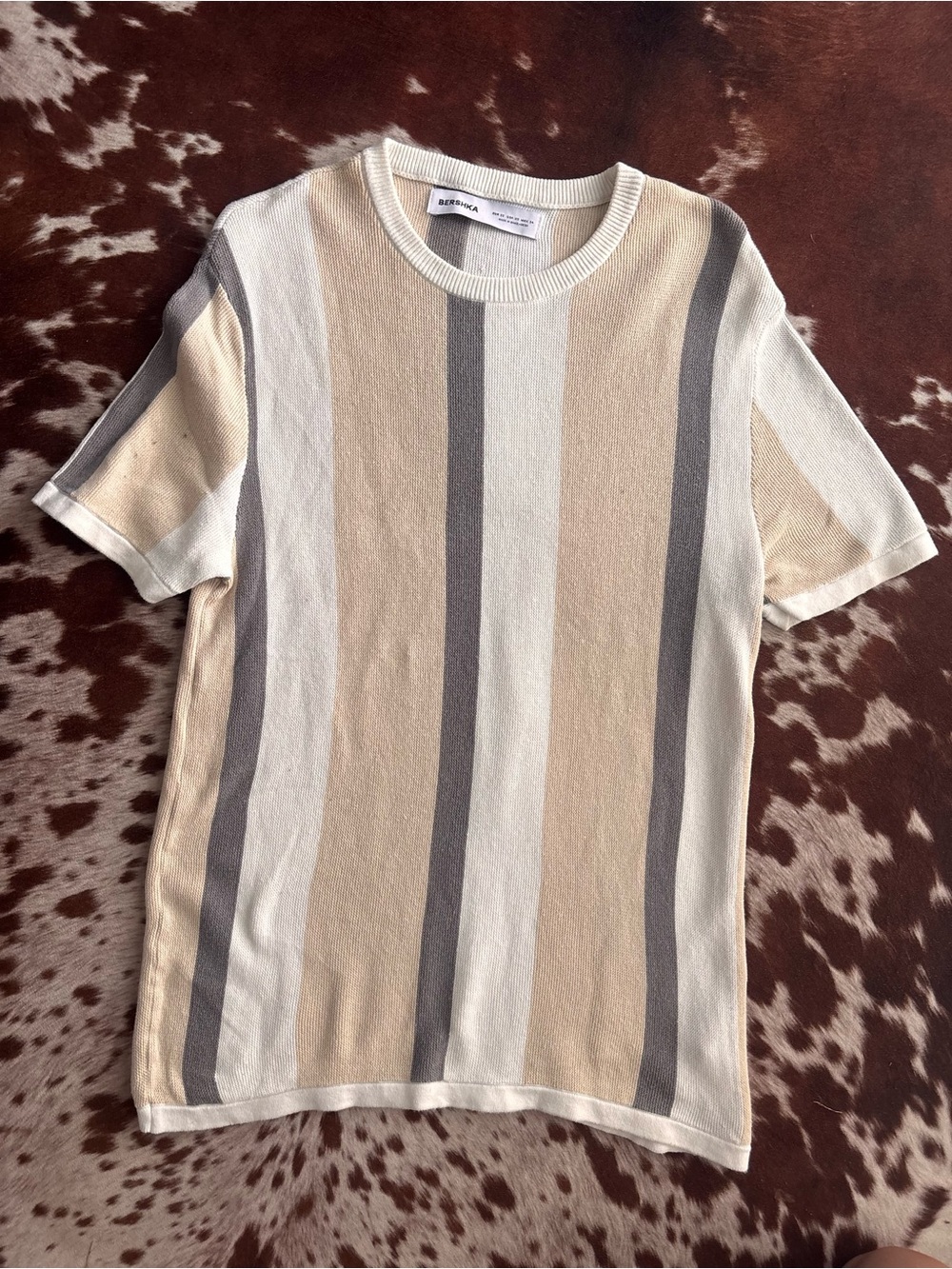 Bershka Short-Sleeve Stripe Tee in Cream, Beige & Gray